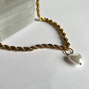 Lant otel inoxidabil cu pandativ perla este bijuteria ideala pentru o tinuta eleganta. 