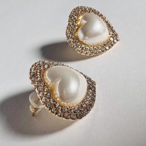 Cercei aurii cu perla pietre si inchidere din argint, un accesoriu deosebit pentru tinutele tale. 