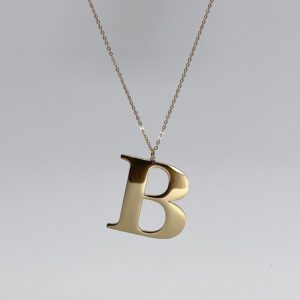 Lant otel inoxidabil litera B va adăuga un strop de strălucire și sofisticare ținutelor tale.