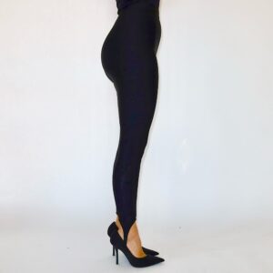 Colanti negri eleganti elastici au un design simplu și elegant.