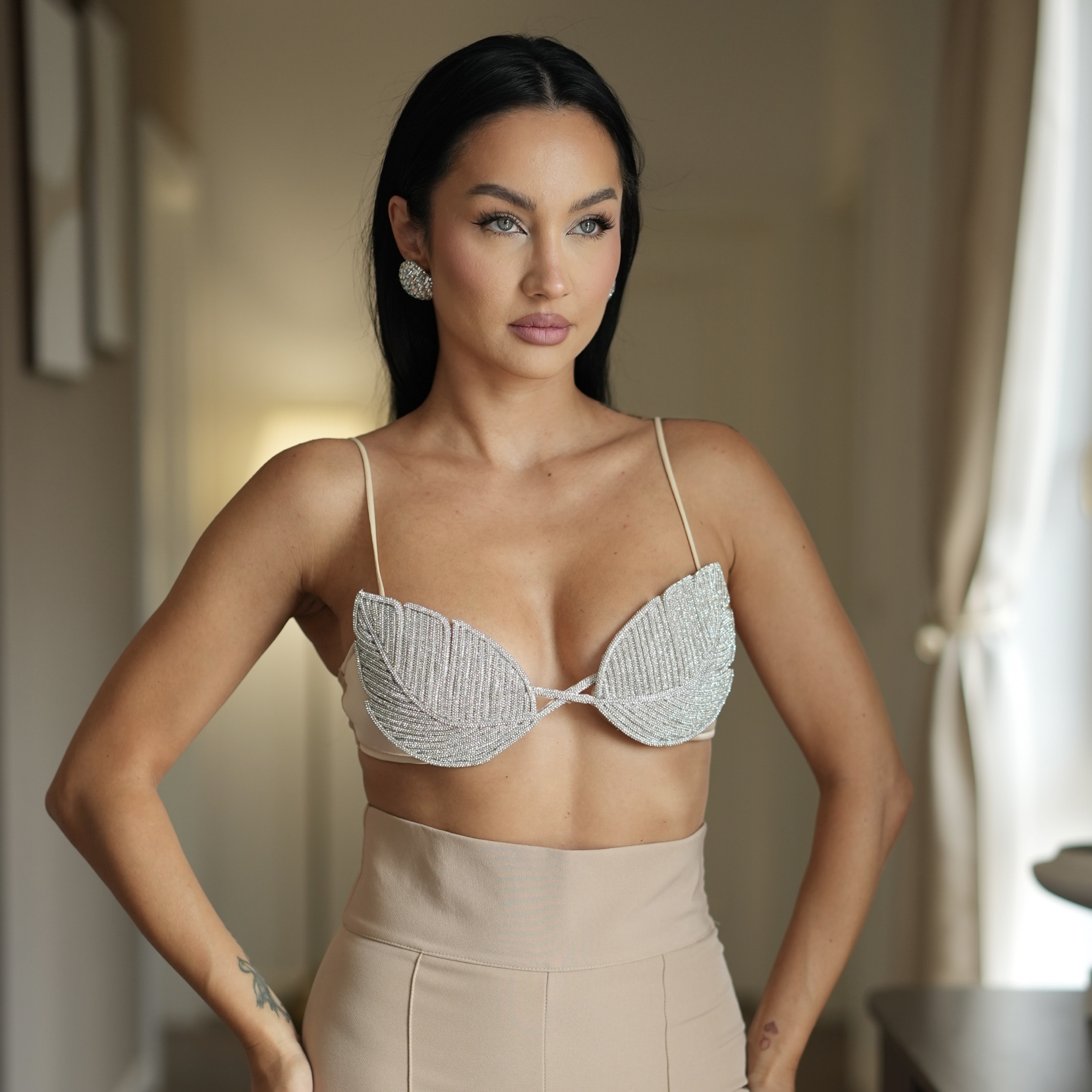 Bustieră eleganta cu aplicații argintii strălucitoare